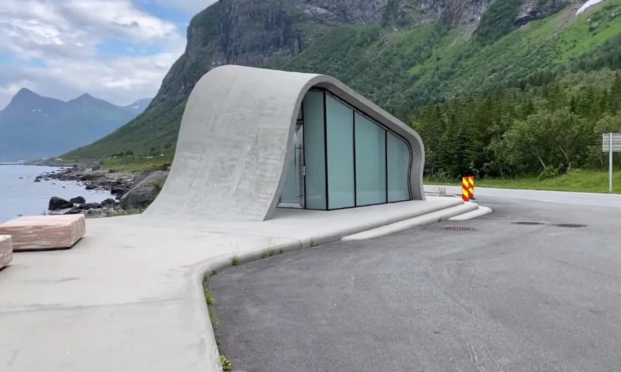 Uredd y el baño público con mejores vistas del mundo en Noruega